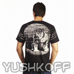 Спина байкера в футболке с бульдогом от Liquid Blue