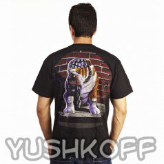 Тафдог с обратной стороны на футболке